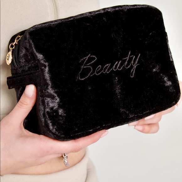 Black Velvet Luxury Makeup Travel Bag Champagne Mami™ - Picture 1 of 2